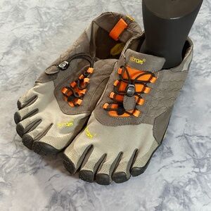 Vibram fivefingers Trek Ascent shoes